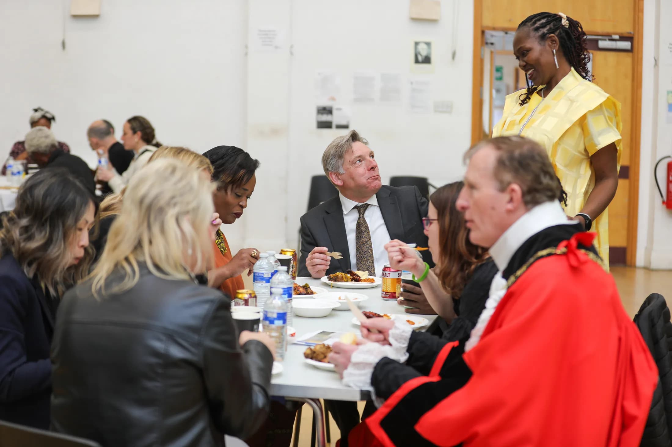 Guests in conversation around tables at an OAKonsult event