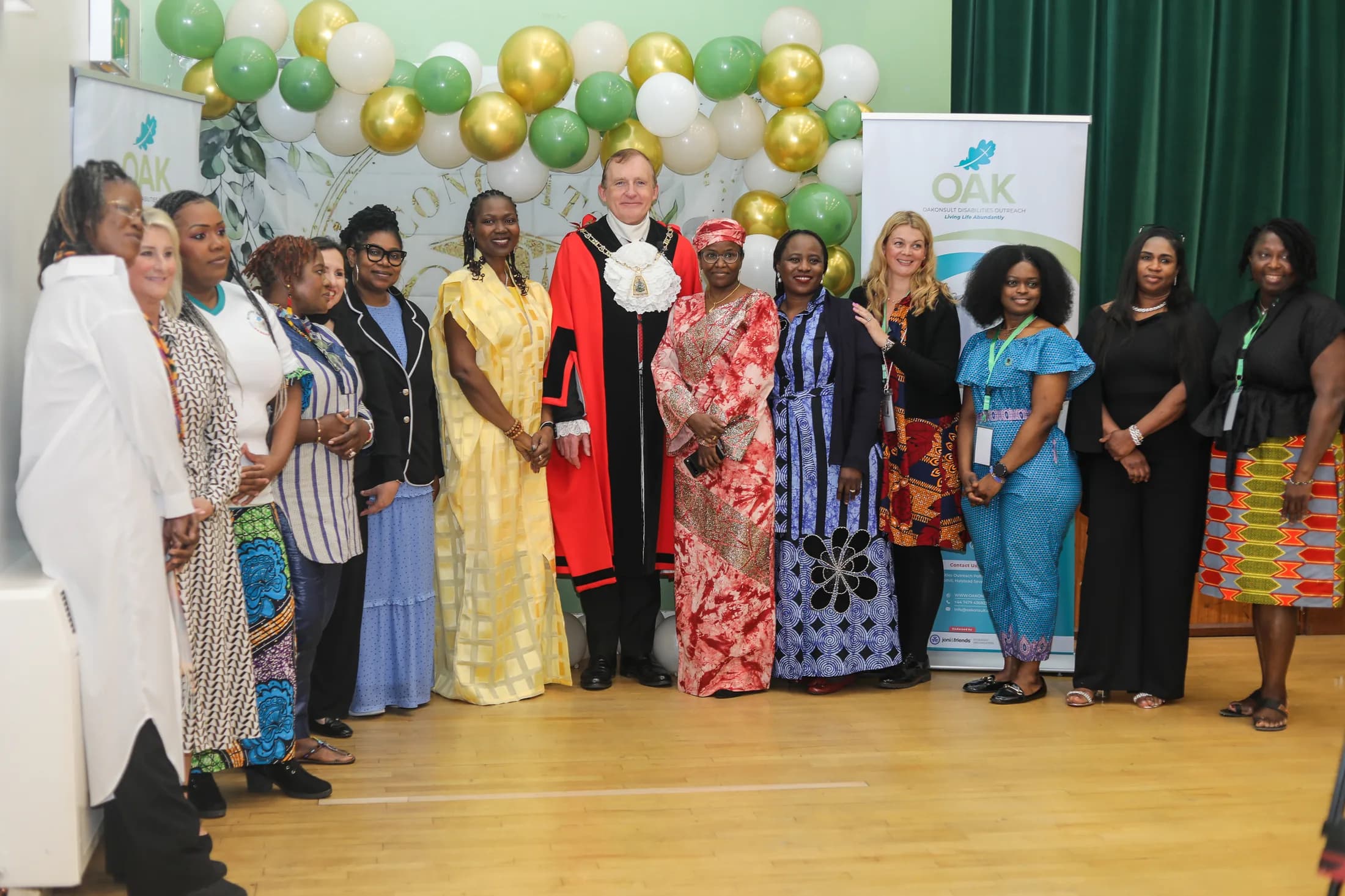 Project ME graduates, guests and OAKonsult representatives gathered on stage